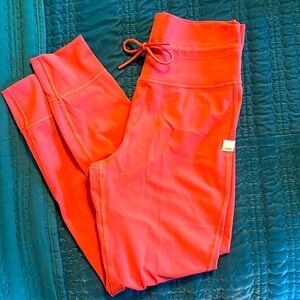 Vuori crop leggings with drawstring